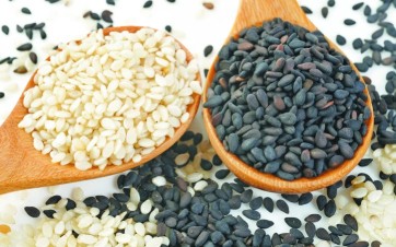 Sesame Seeds Manufacturers in India offering premium quality seeds for global and domestic markets