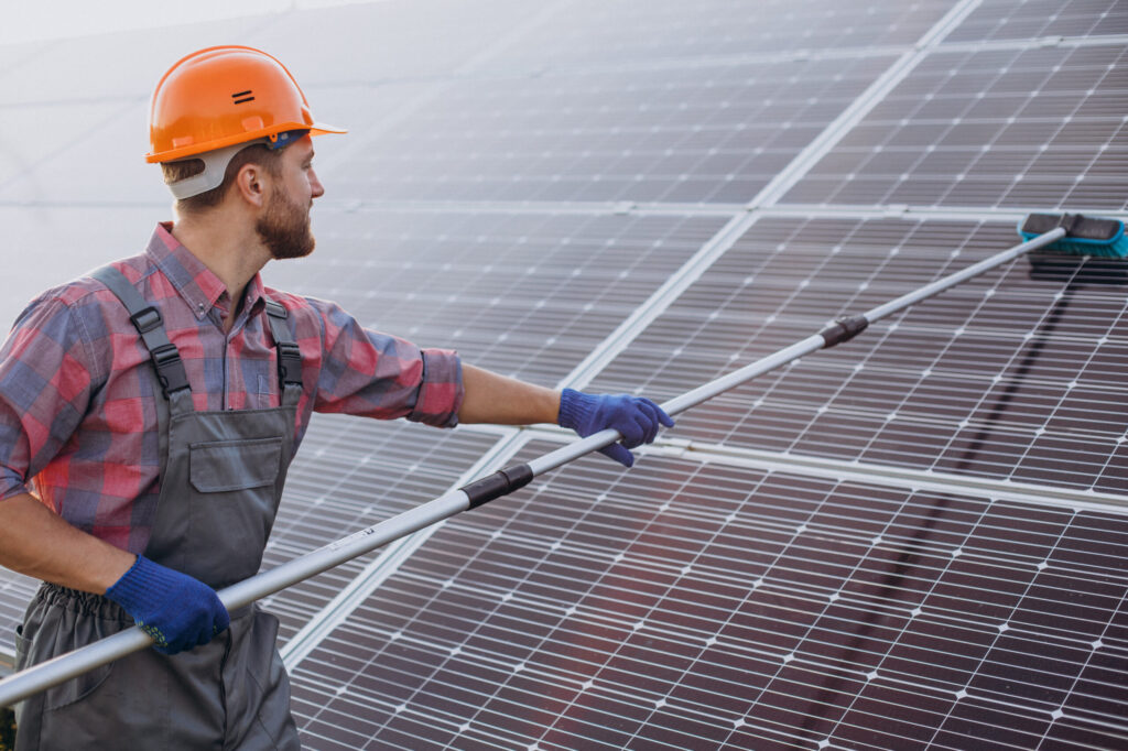 What Should a Solar Panel Cleaning Service Include