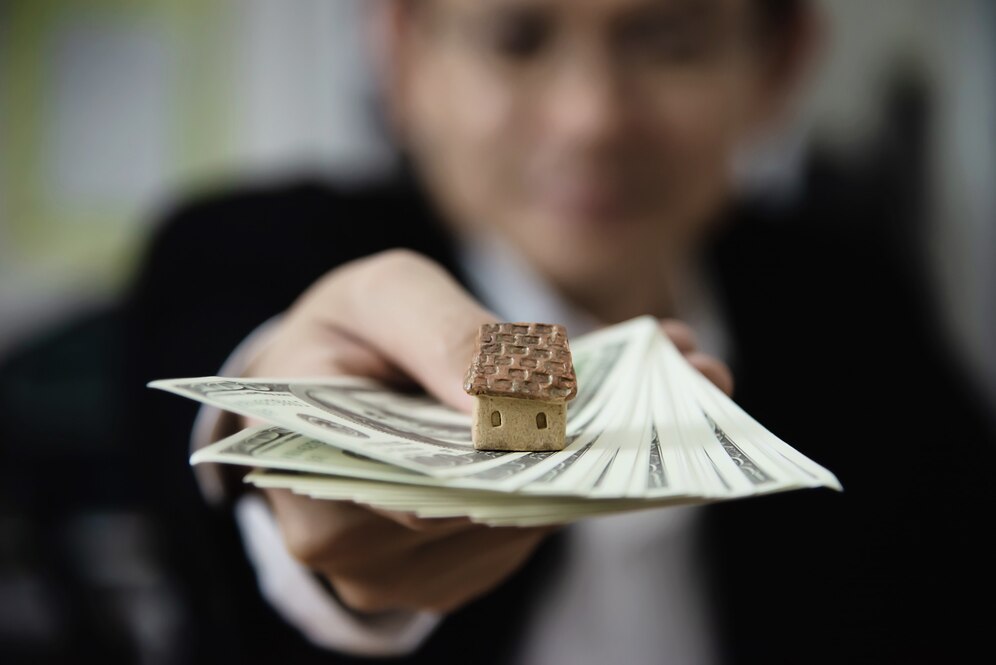 business-man-show-money-bank-note-make-financial-plan-invite-people-sell-buy-house-car-monetary-properties-loan-credit-insurance-concept_1150-13575
