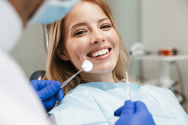 dentist in jupiter sharing benefits of dental cleanings