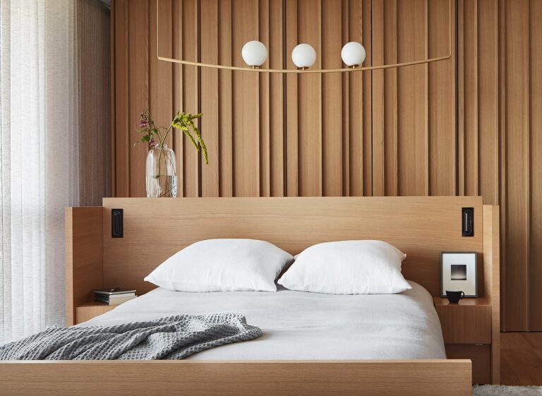 How to Recreate a Luxury Hotel Pillow Feel at Home Affordably?