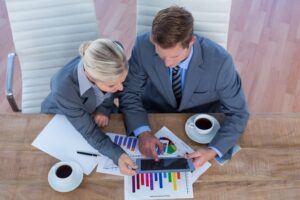business-people-brainstorming-together_13339-137166
