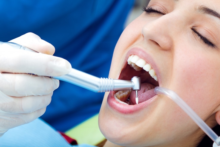checkup-dentist-tool-instrument-young_1301-3124
