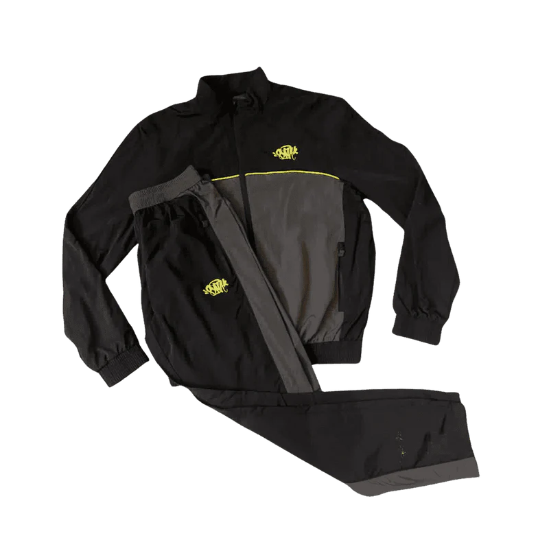 syna-world-logo-black-tracksuit