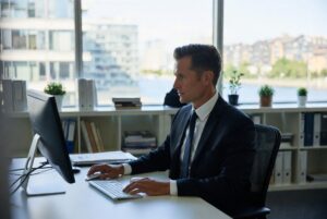 How to Choose the Best Corporate Lawyer in Toronto