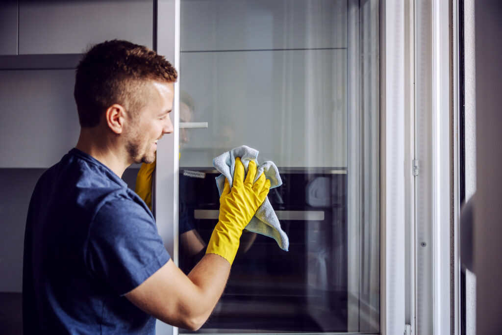 How Do Experts Clean Windows Without Damaging Frames?