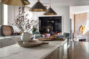 What Design Elements Create a Timeless Kitchen Centerpiece?