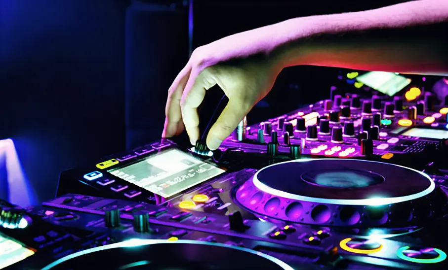 How Can A Dj Combine Classics With Trending Hits?