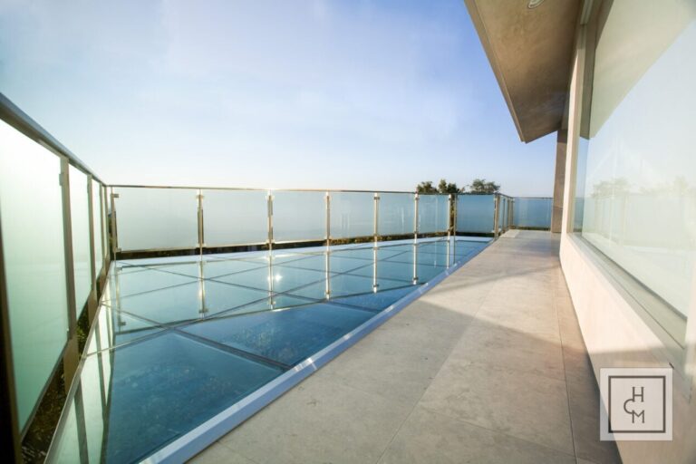 modern balcony glass railing