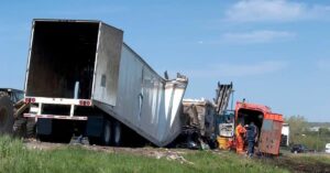 imgi_2_Tractor-Trailers-Have-a-Black-Box
