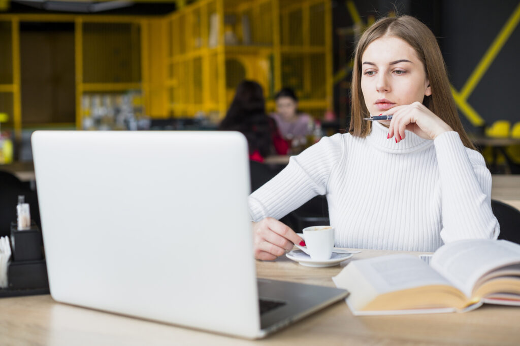 portrait-modern-woman-working-with-laptop (2)