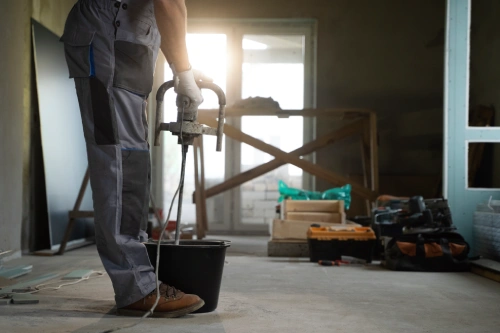 tiler-working-renovation-apartment-1 (1)