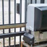 Engine opener for house entrance gate on remote control