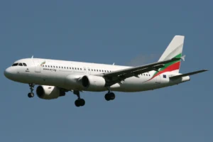 Airbus_A320-214,_Bulgaria_Air_JP7388467 (1)