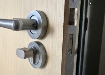 locksmith bagshot