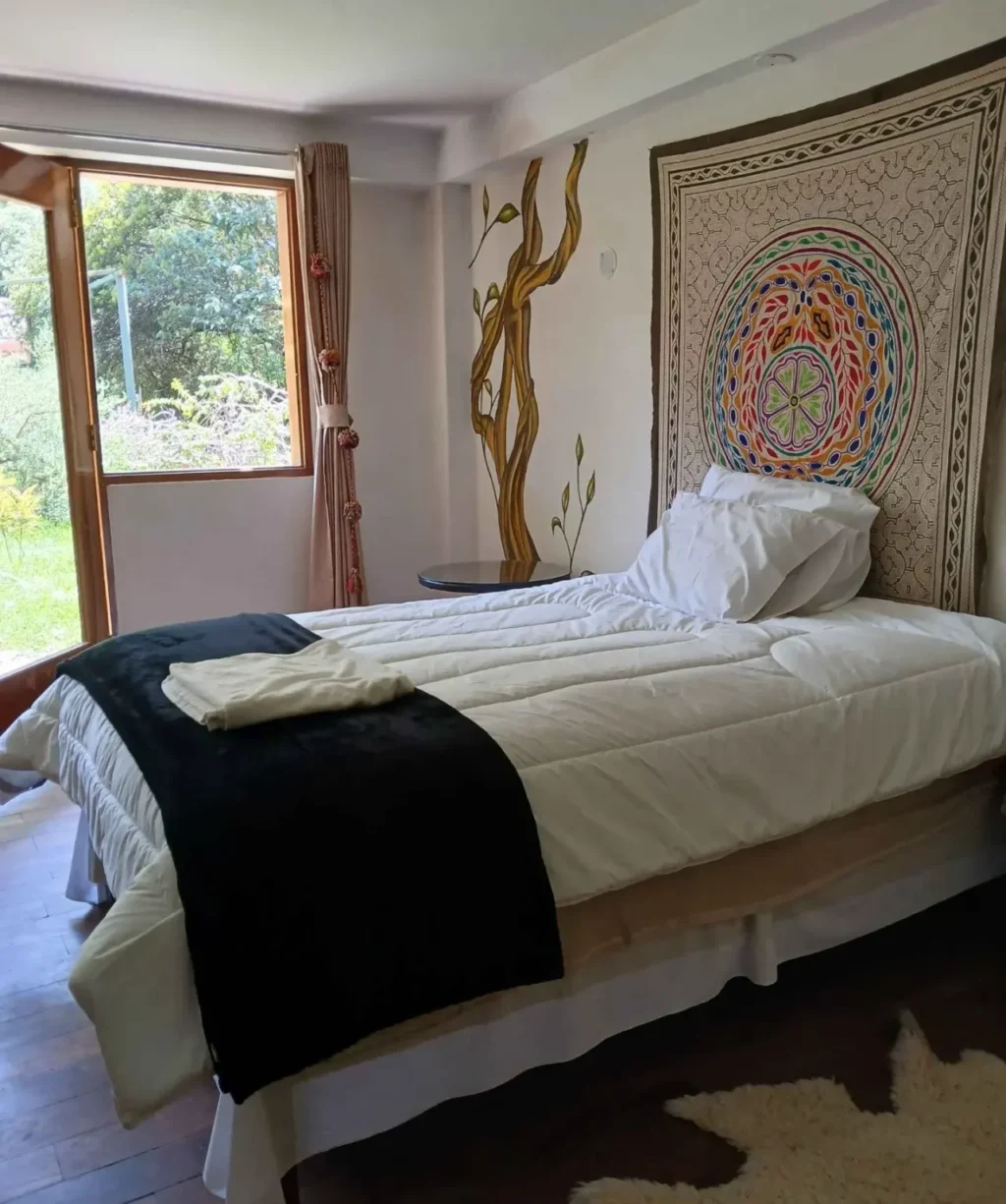 retreat-bedroom-ayahuasca-peru-1284x1536