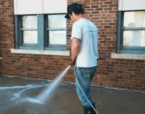 Pressure washing in Fort Worth