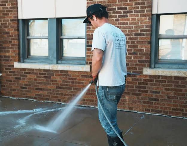 Pressure washing in Fort Worth